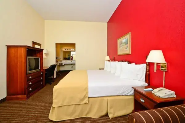 Manchester Heritage Inn & Suites 4