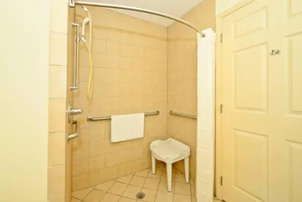 Manchester Heritage Inn & Suites 5