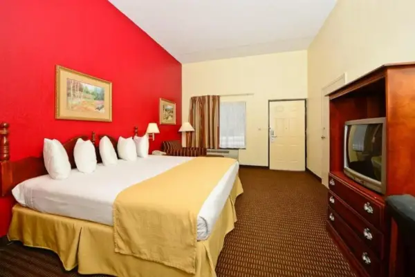 Manchester Heritage Inn & Suites 6
