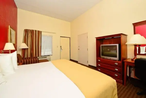 Manchester Heritage Inn & Suites 7